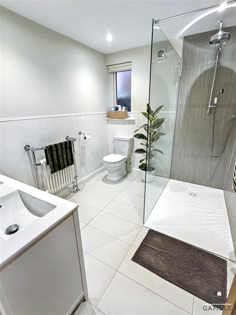 3 Bedroom Flat - Garden. Arlington Road in Eastbourne,  21